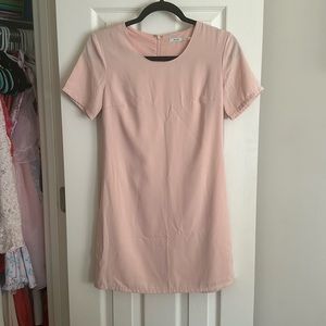 Cute light pink dress!